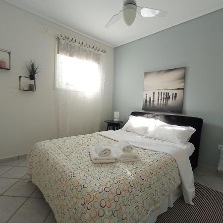 Flat With Garden Near Sea, Port And Airport Apartamento Loútsa Exterior foto