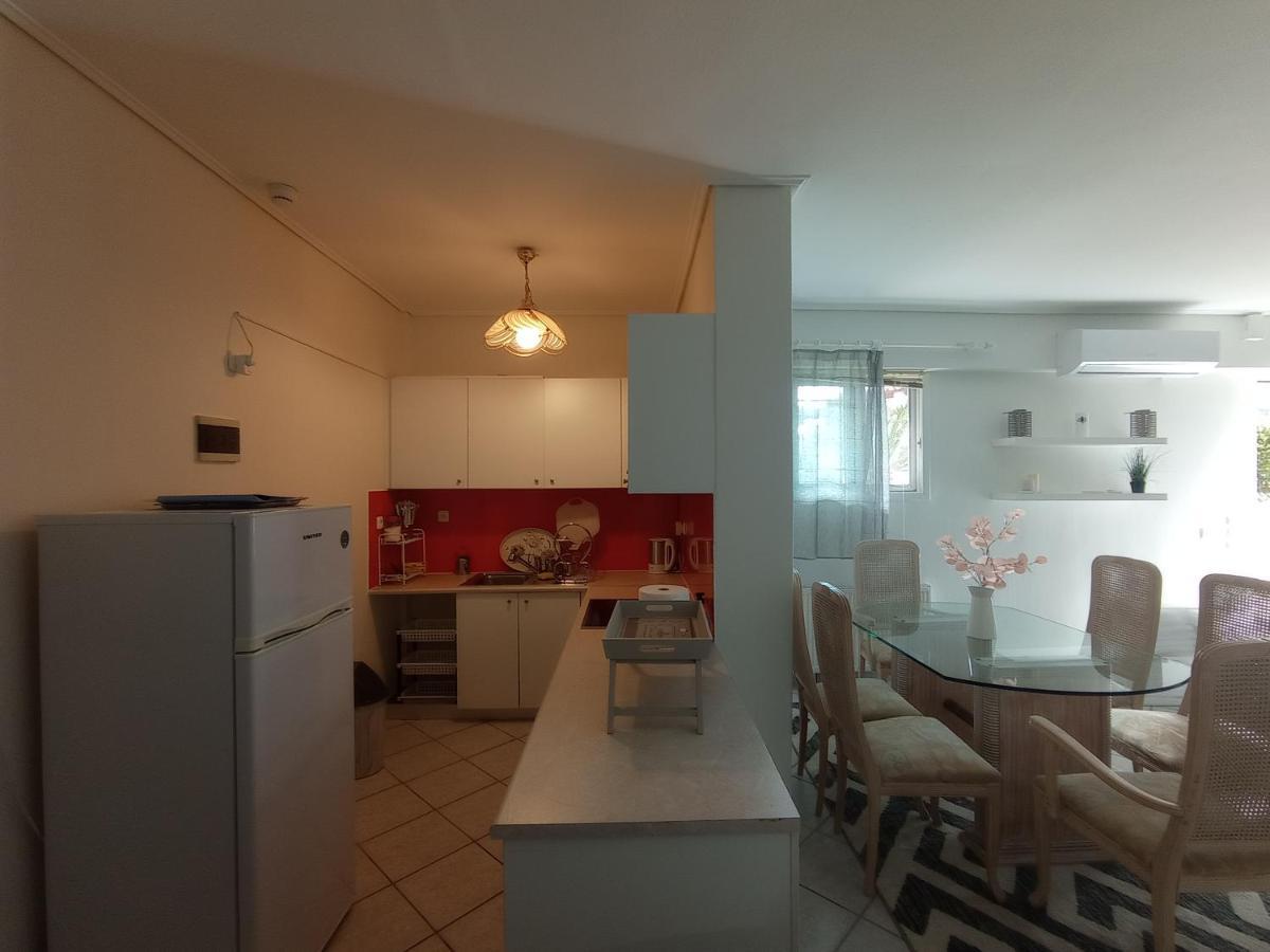 Flat With Garden Near Sea, Port And Airport Apartamento Loútsa Exterior foto