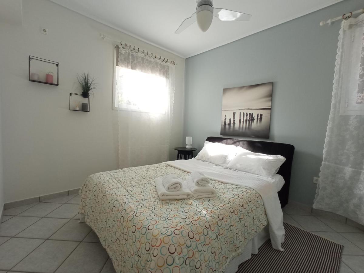 Flat With Garden Near Sea, Port And Airport Apartamento Loútsa Exterior foto