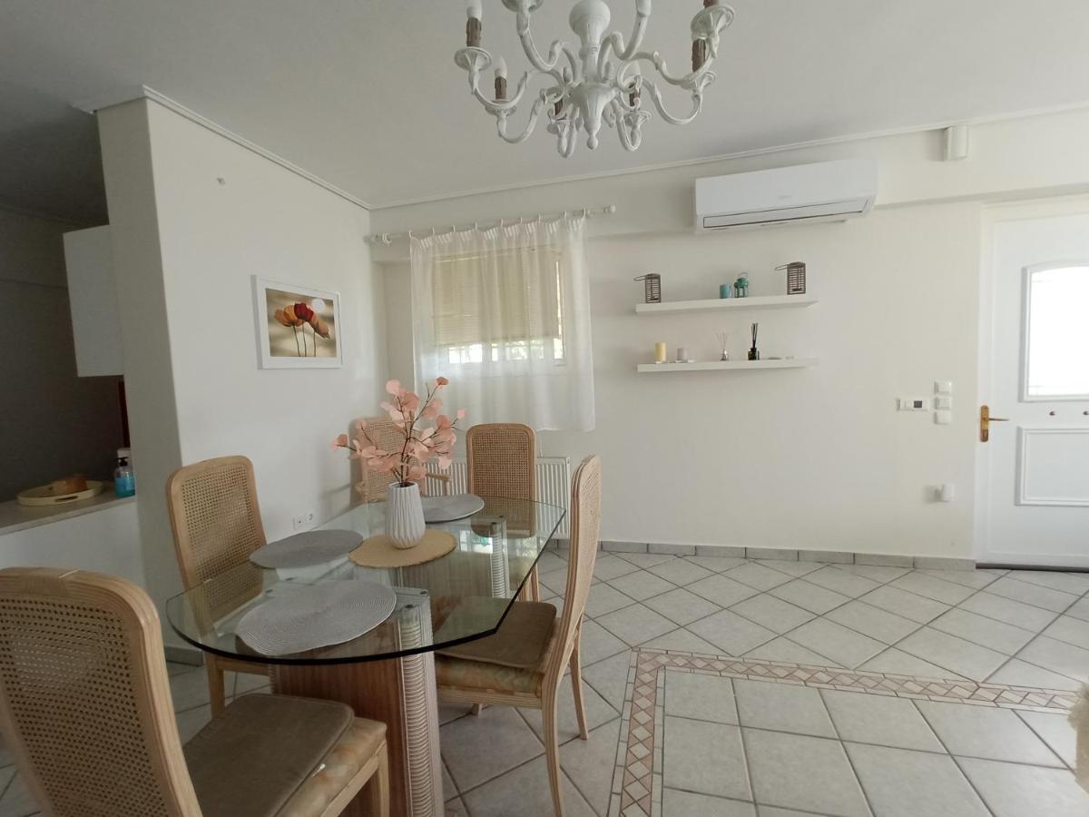 Flat With Garden Near Sea, Port And Airport Apartamento Loútsa Exterior foto