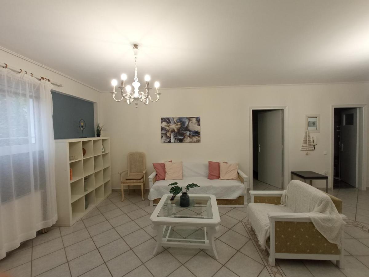 Flat With Garden Near Sea, Port And Airport Apartamento Loútsa Exterior foto
