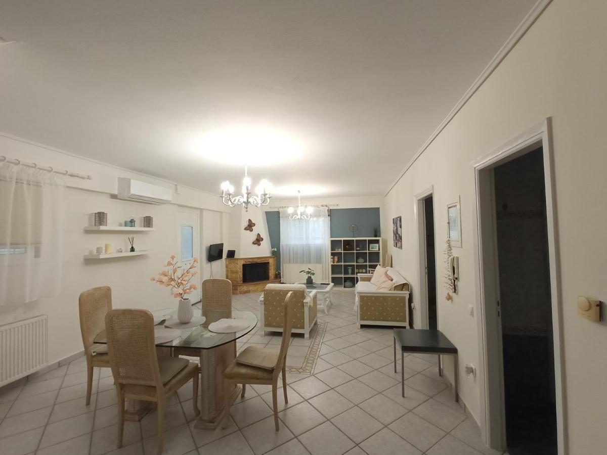 Flat With Garden Near Sea, Port And Airport Apartamento Loútsa Exterior foto