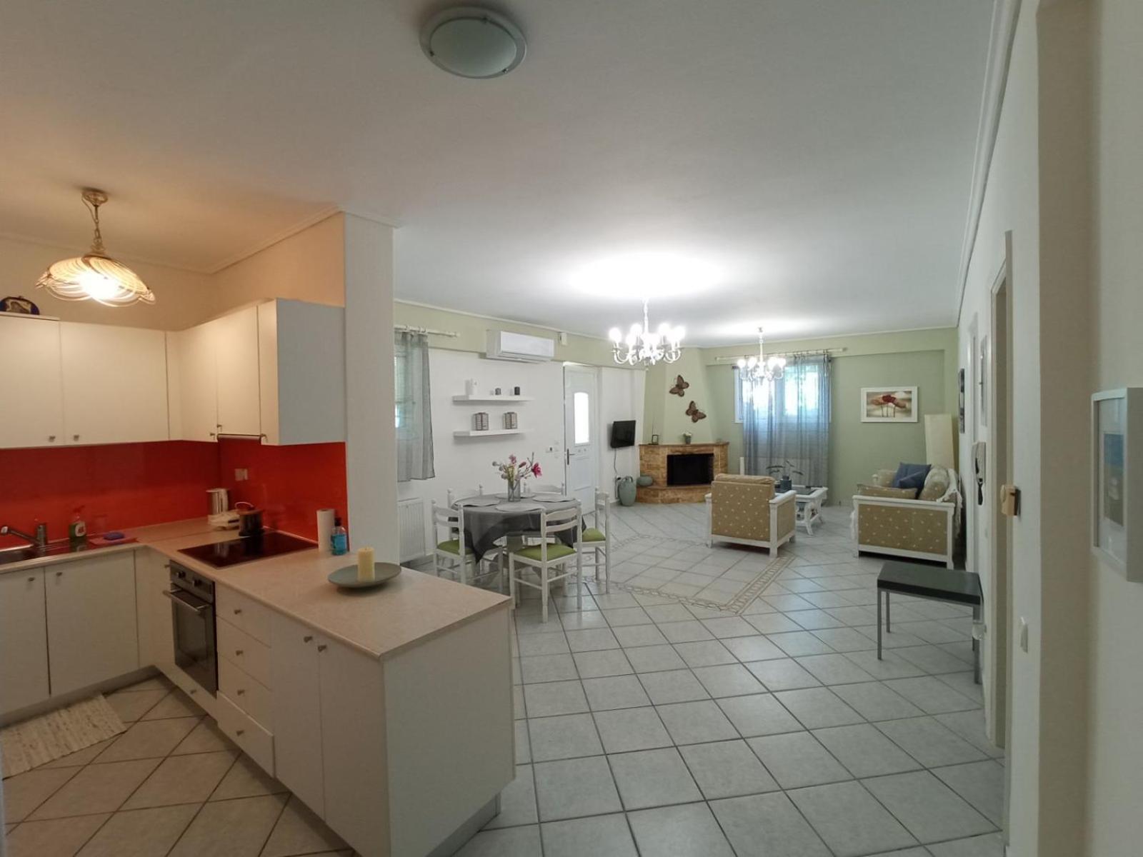 Flat With Garden Near Sea, Port And Airport Apartamento Loútsa Quarto foto